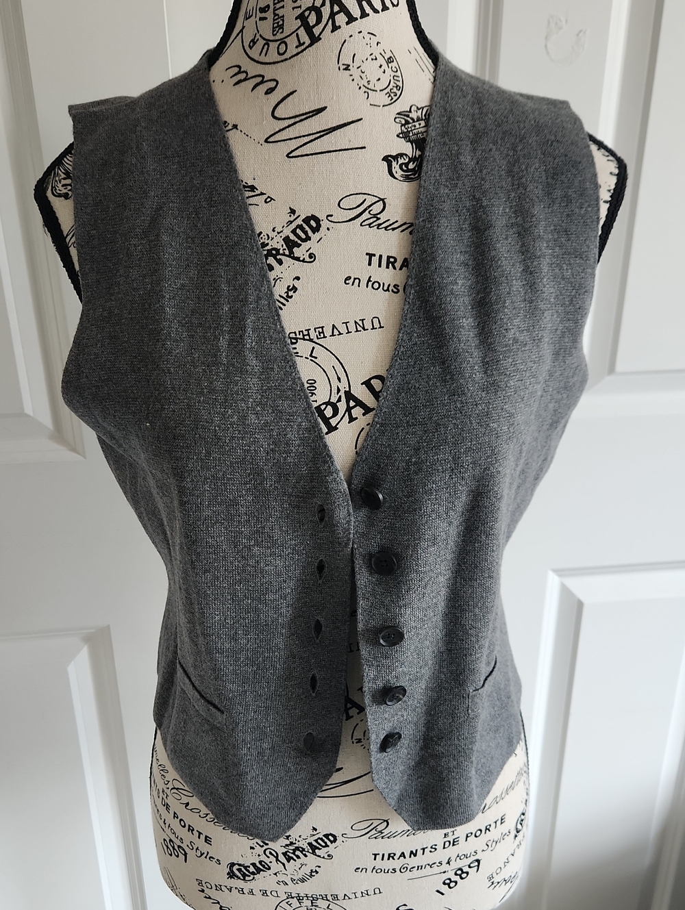 NWT Gap Gray Button Sweater Vest SZ SP